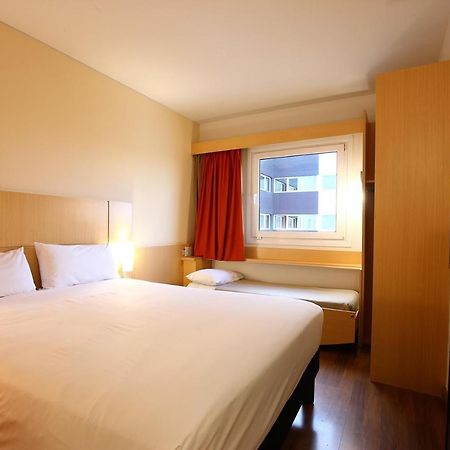 Отель Ibis Buenos Aires Obelisco Экстерьер фото