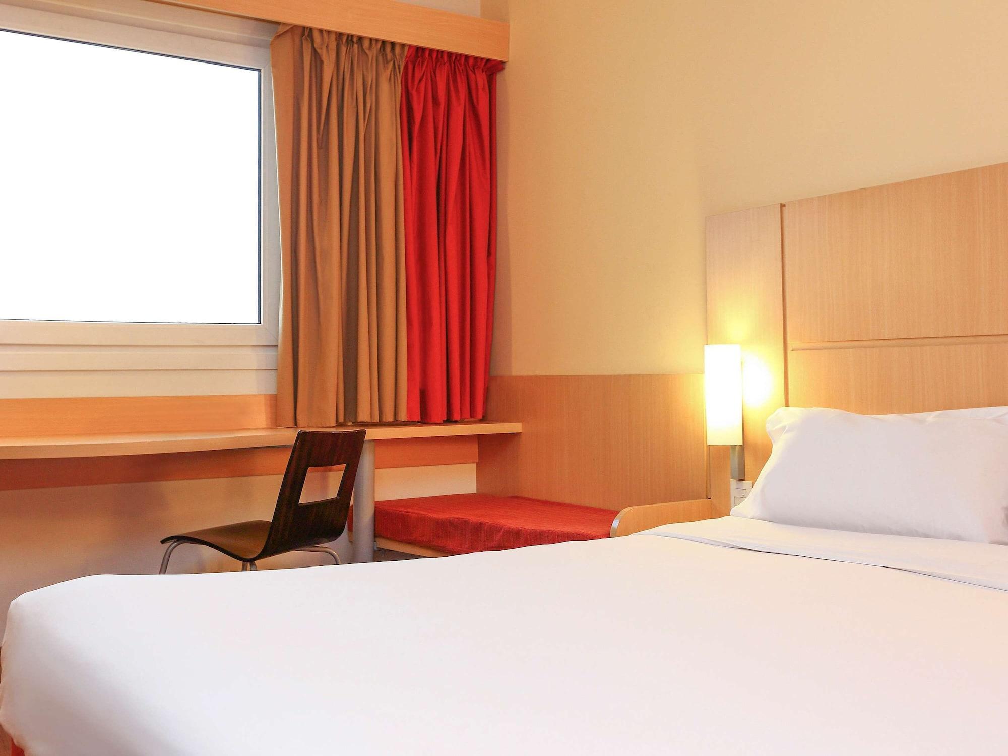 Отель Ibis Buenos Aires Obelisco Экстерьер фото