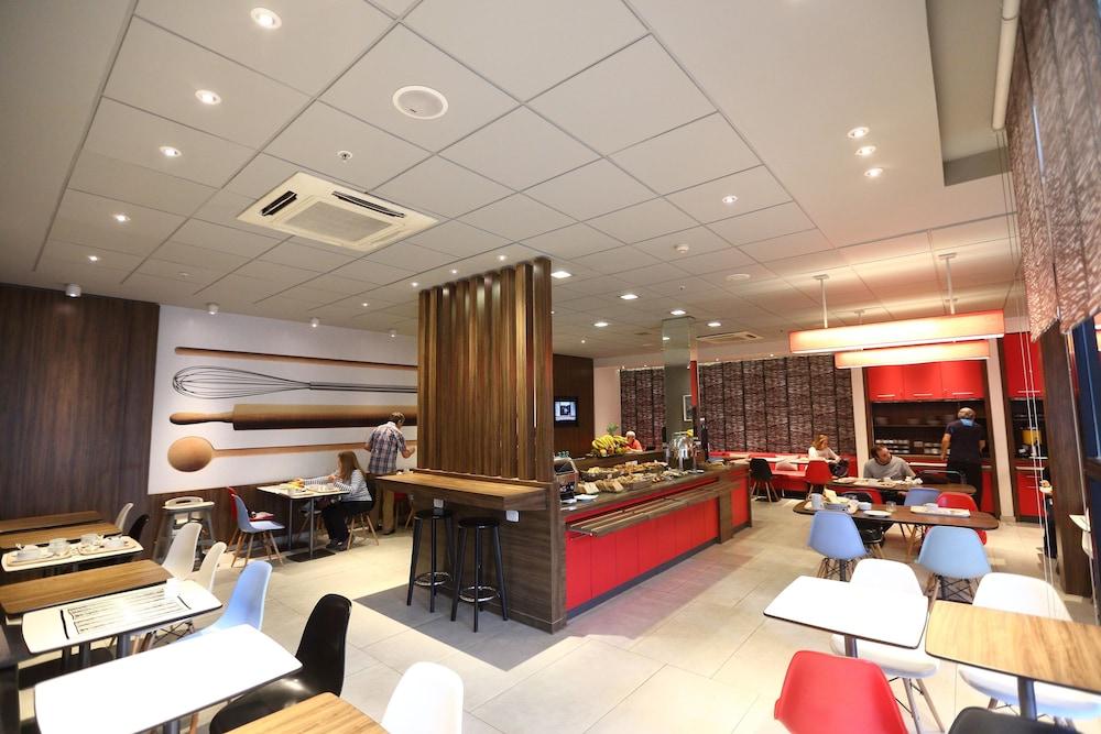 Отель Ibis Buenos Aires Obelisco Экстерьер фото