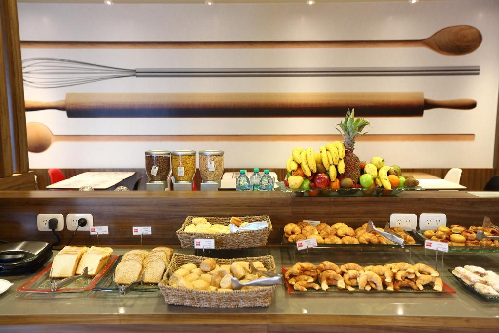 Отель Ibis Buenos Aires Obelisco Экстерьер фото